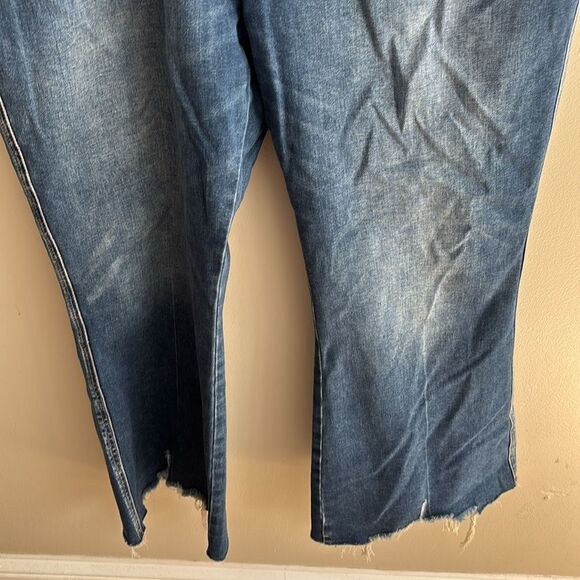 Mica Uneven Hem Crop Flare Jeans size 18w - Picture 3 of 5